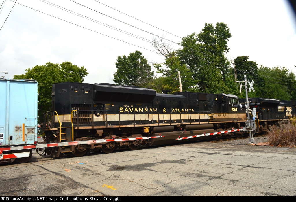 NS 1065-3/4 long hood to cab shot